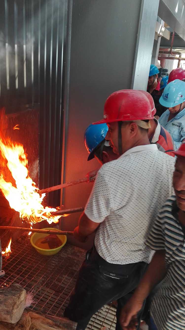 320噸余熱鍋爐烘爐點(diǎn)火現(xiàn)場(chǎng) 320噸余熱鍋爐烘爐點(diǎn)火現(xiàn)場(chǎng)